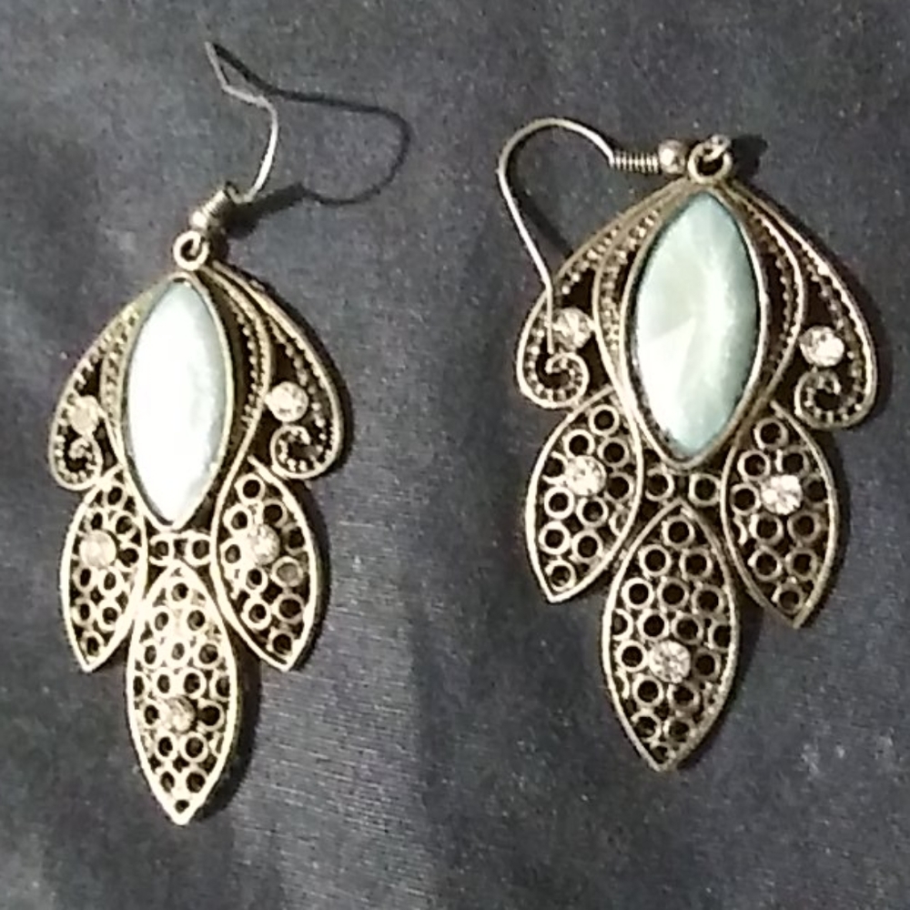 1 pair lady ear rings